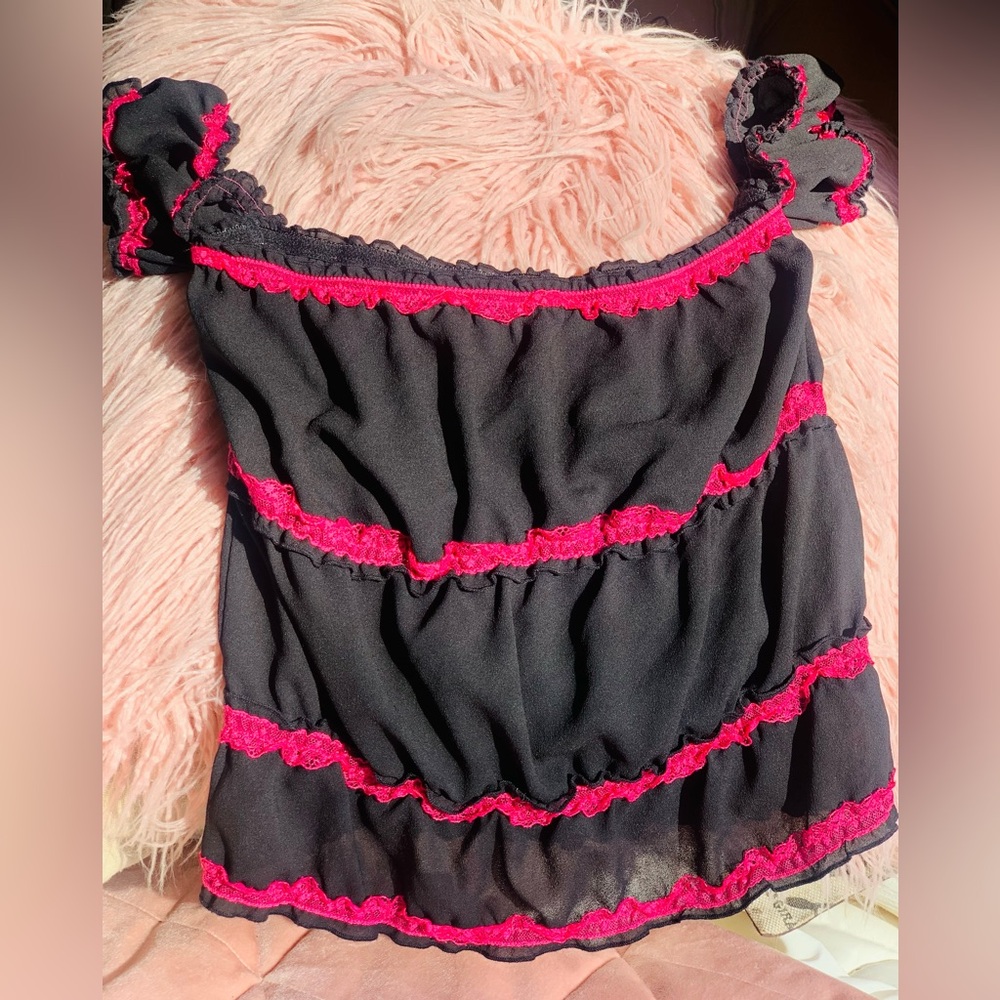 Y2k ~RARE Sexy little thing’s Victoria's Secret Black & Pink Lace Detail Top